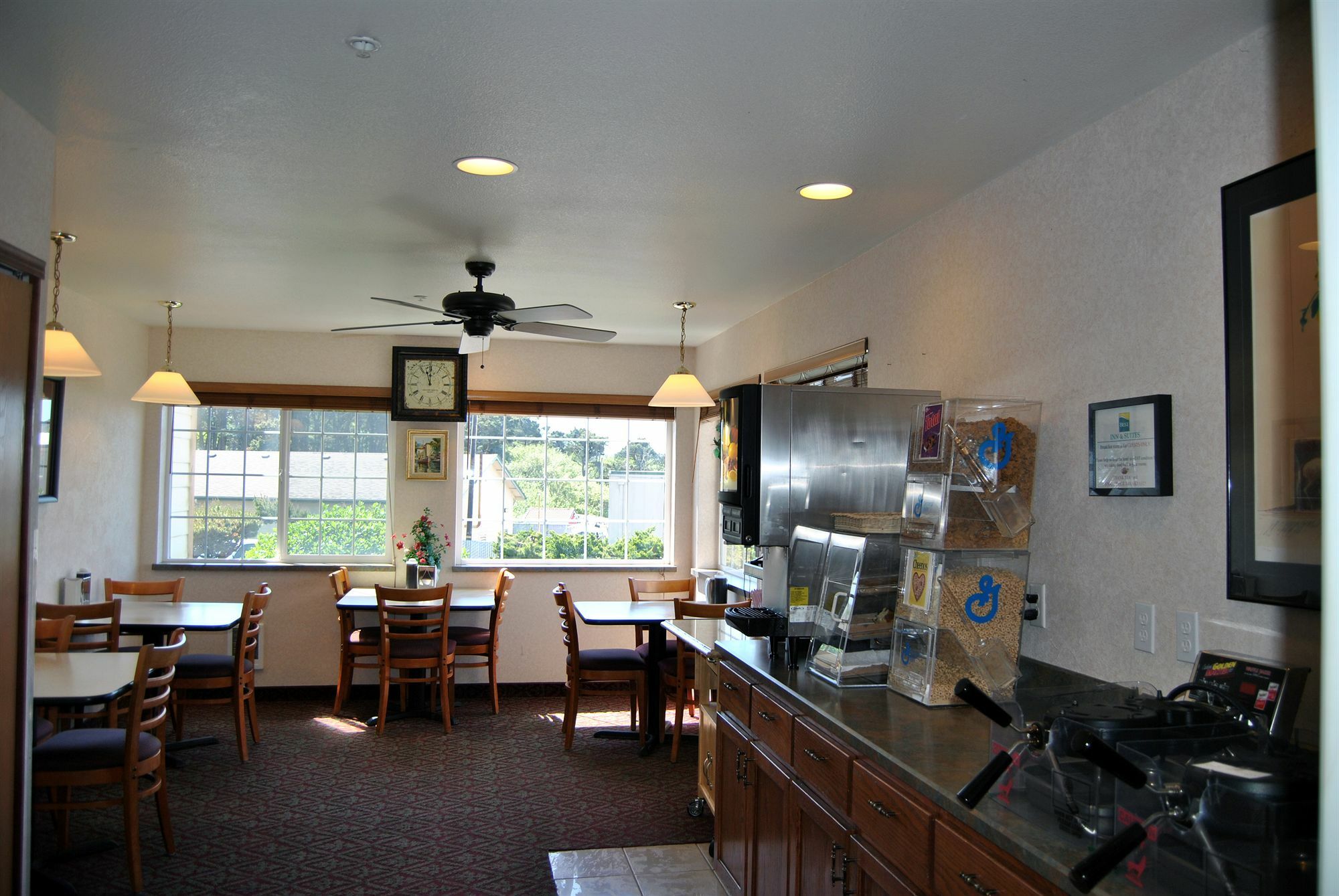Paradise Inn & Suites At Lincoln City Exteriér fotografie